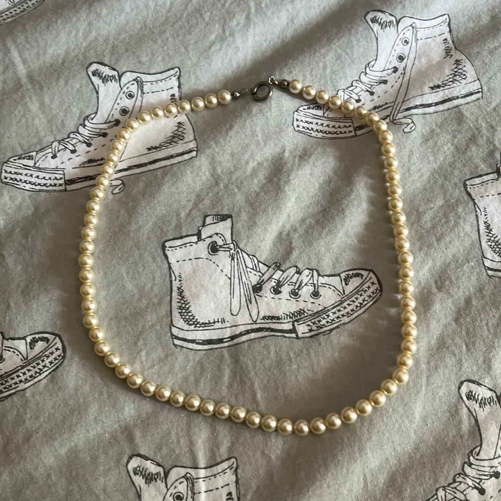 16 inch faux Pearl necklace